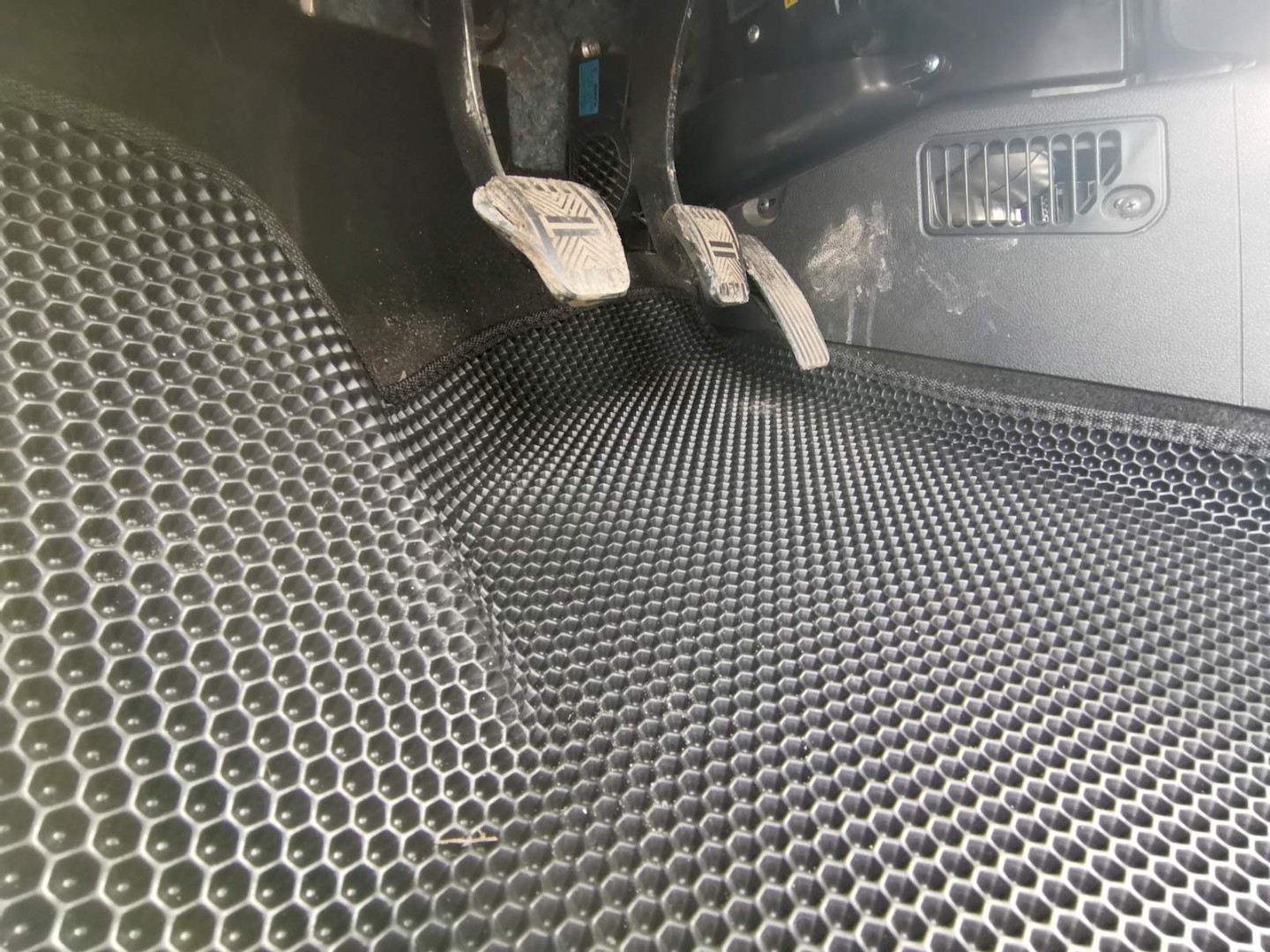 EVA автоковрики для Lada Granta CROSS рестайлинг универсал 2018-2024 — IMG_20210315_124603 resized